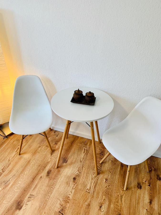 Direkte Uninähe: Ferienwohnung mit großem Doppelbett, Küchenzeile und neu renoviertem Badezimmer Homburg  Exterior foto